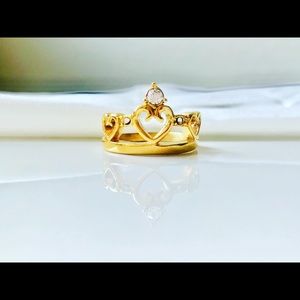 Crown ring doesn’t tarnish